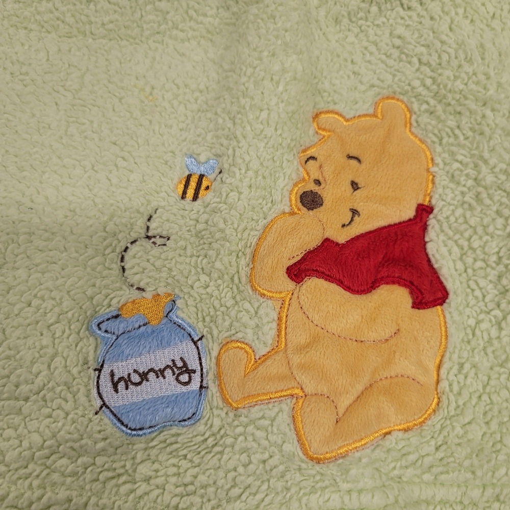 Disney Baby Winnie the Pooh Green Sherpa Fleece Blanket 30x40 Sleepy Pooh Bee